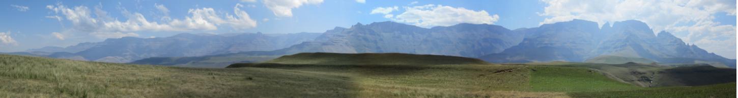 A panorama of the berg as
      seen from the top of Van Heyningen's Pass